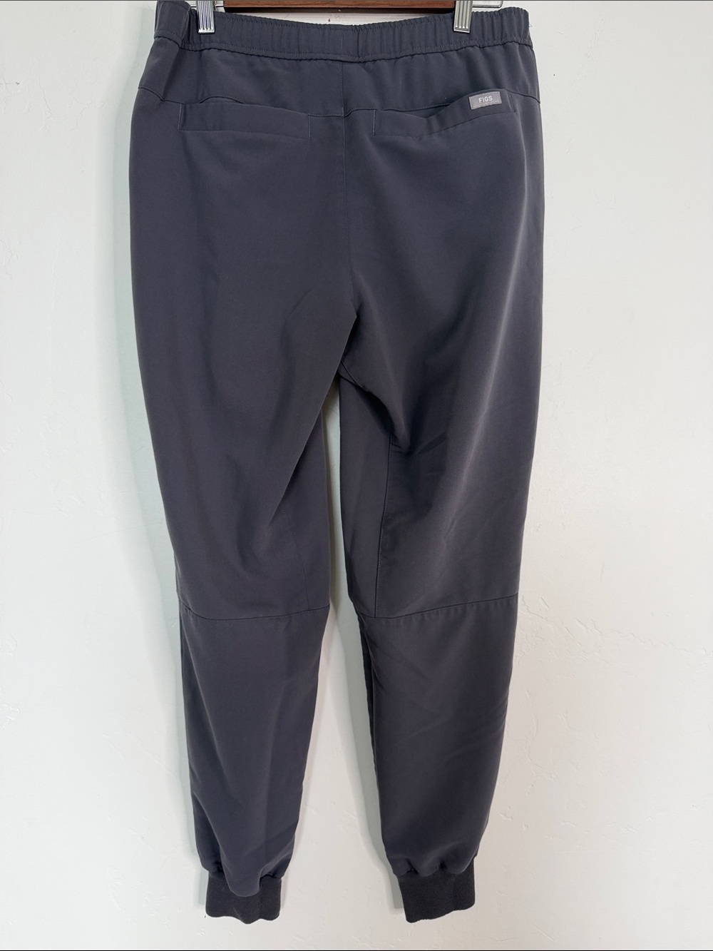 FIGS Leon Scrub Top Tansen Jogger Set Charcoal Gray Men’s Small - Picture 6 of 8